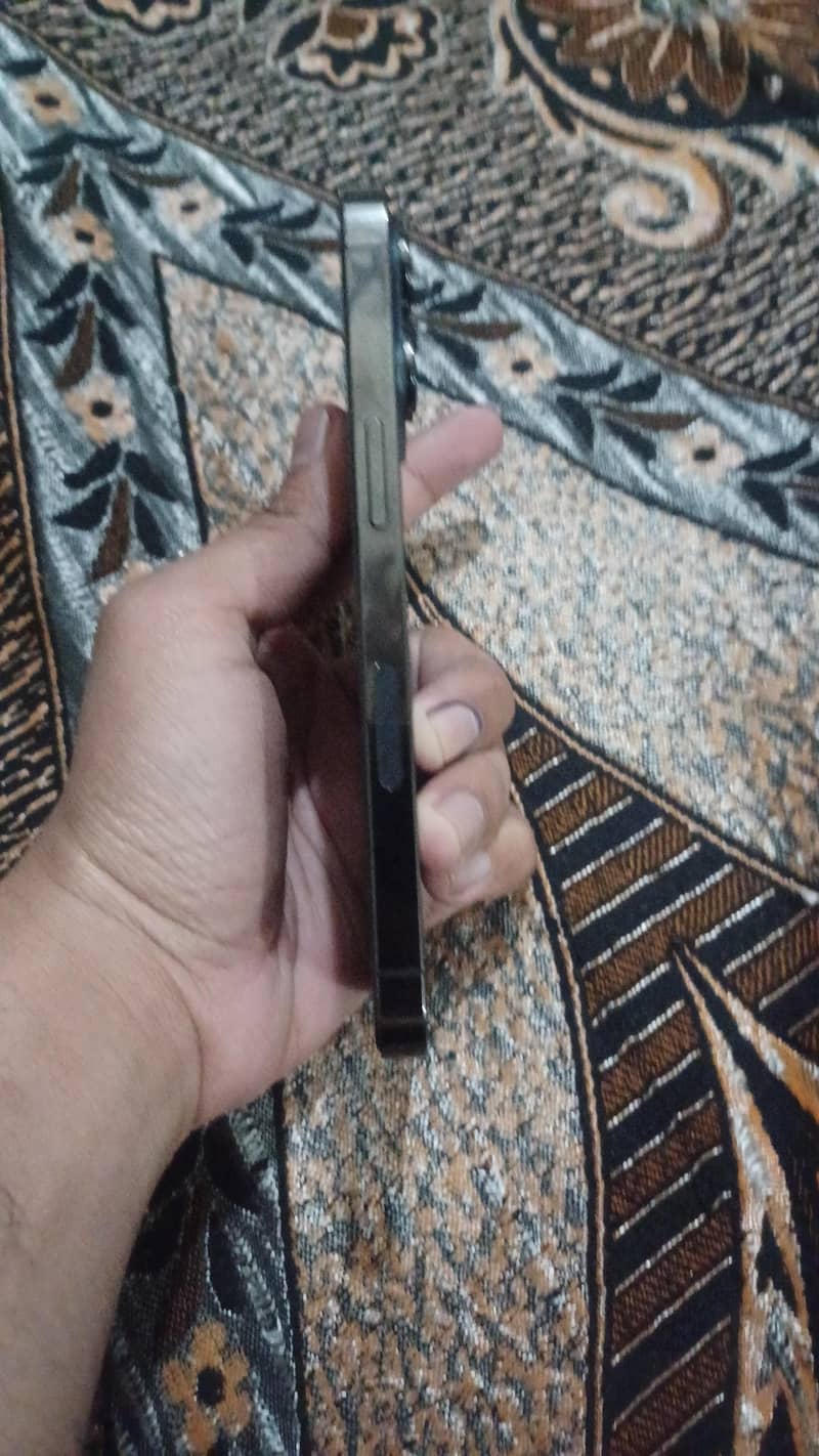 Apple iPhone 13 Pro 1