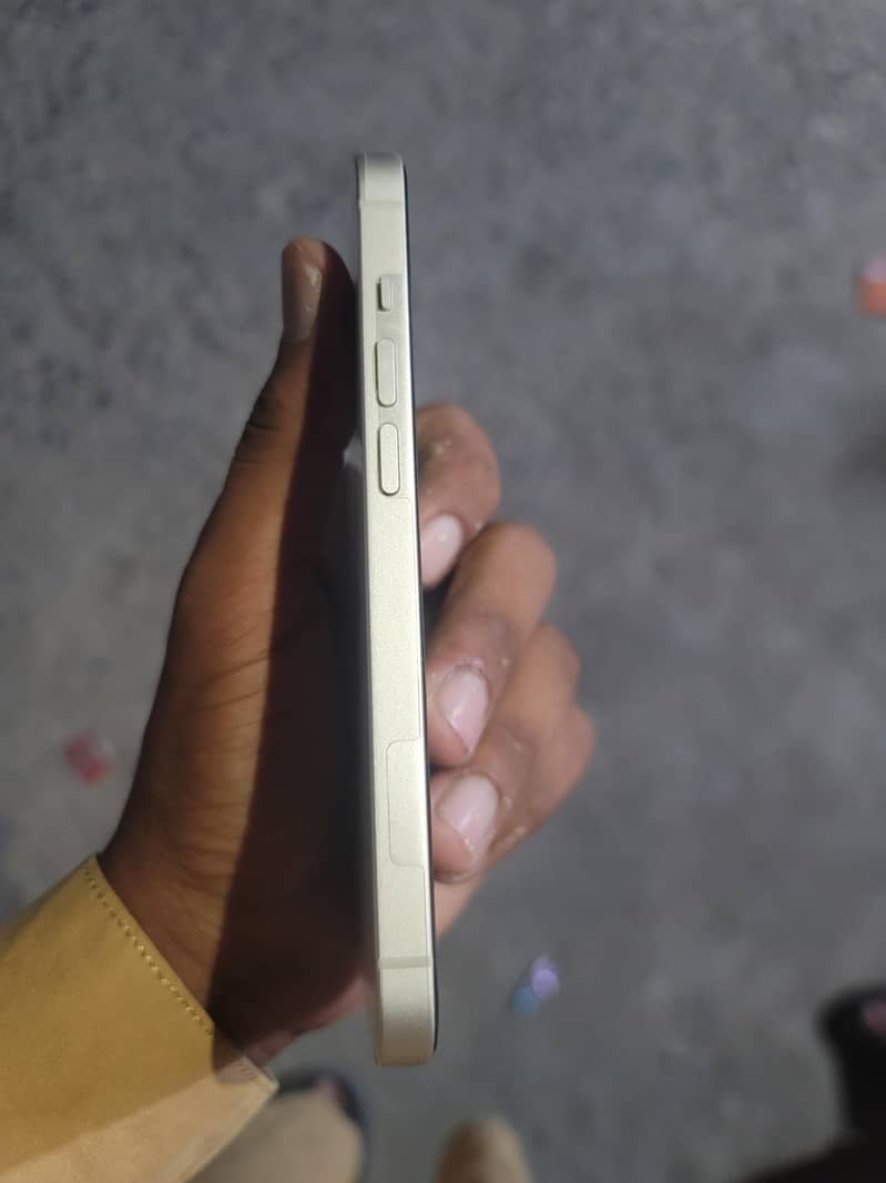 Apple iPhone 14 3
