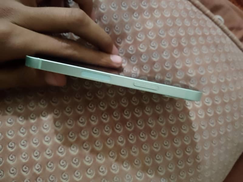 Apple iPhone 12 mini 4