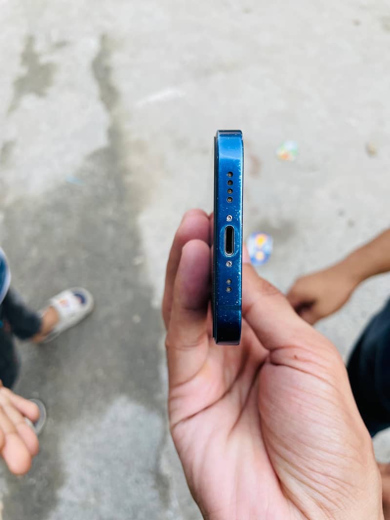 Apple iPhone 12 mini 4