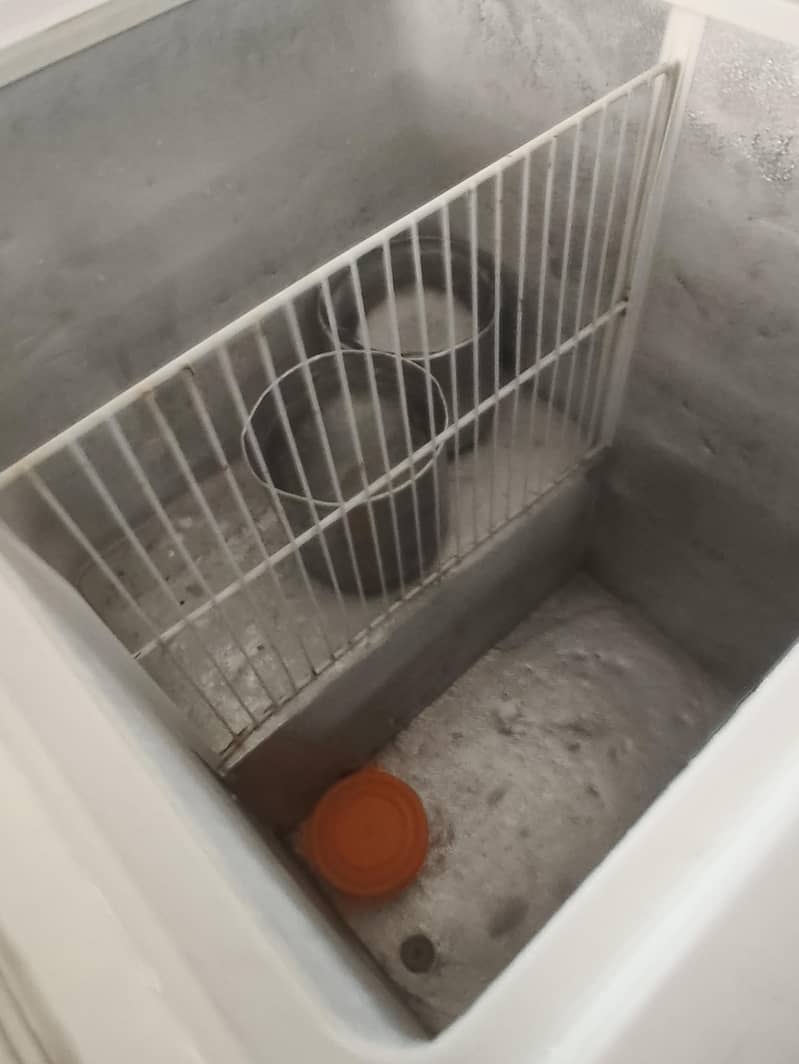 Dawlance deep freezer 1