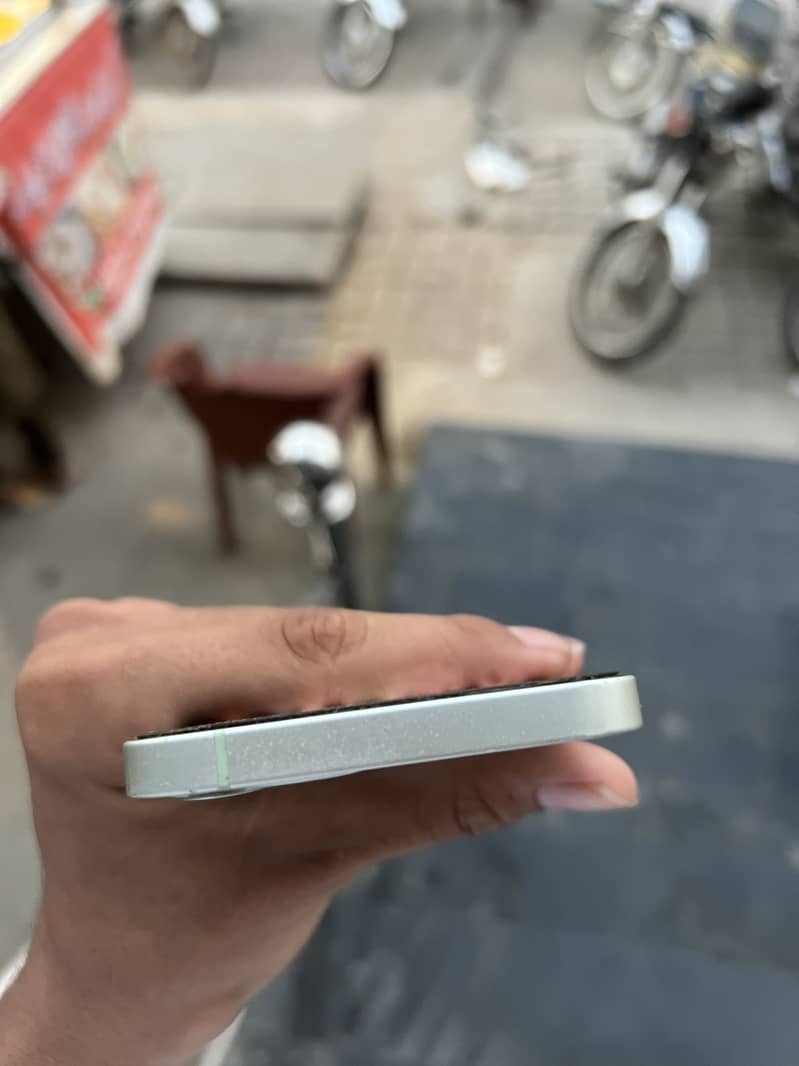 Apple iPhone 12 1