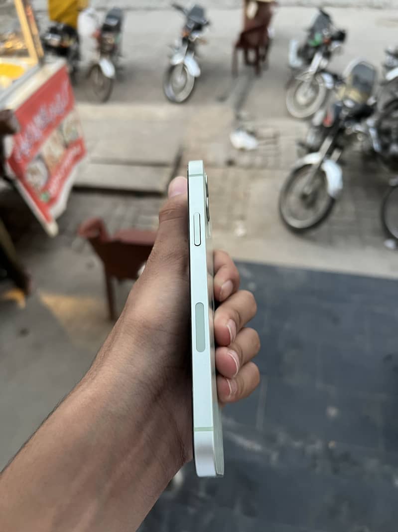 Apple iPhone 12 2