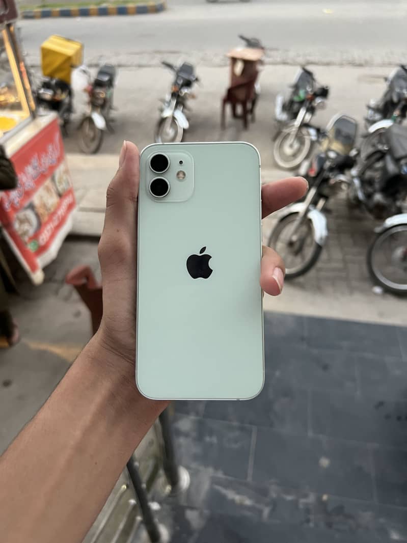 Apple iPhone 12 3