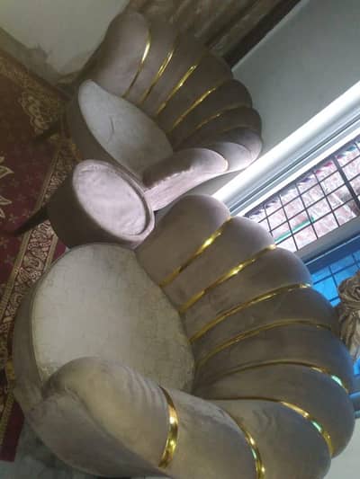 beautiful & comfortable rocking chair , excellent condition