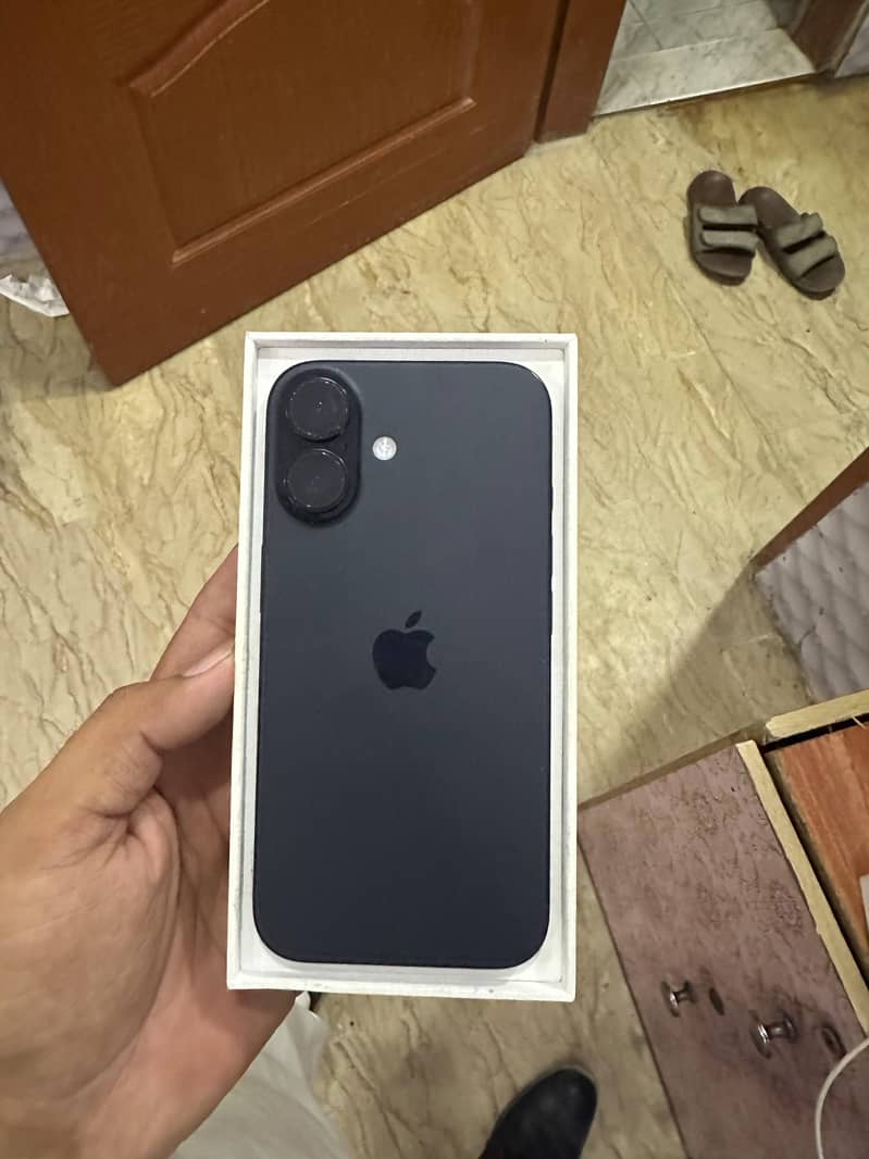 Apple iPhone 16 0