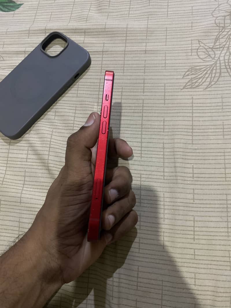 Apple iPhone 13 4