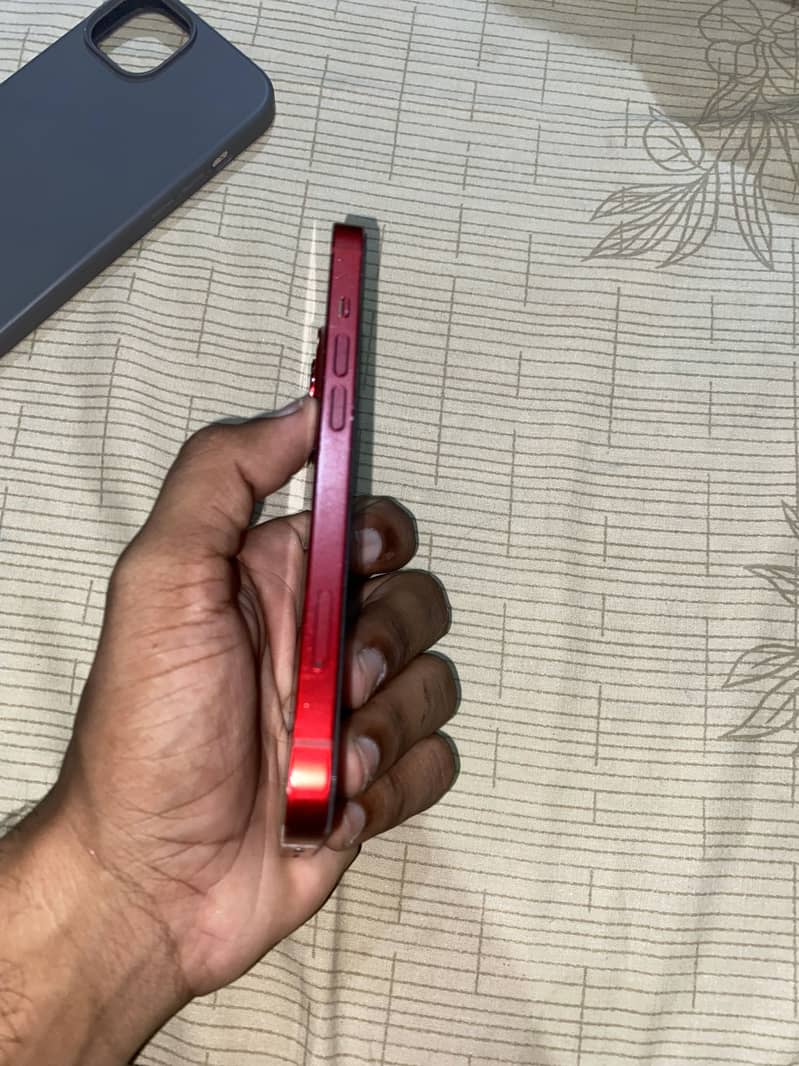Apple iPhone 13 8