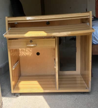 Used computer table
