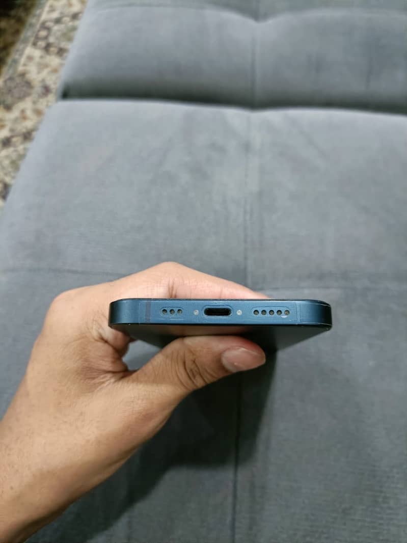 Apple iPhone 13 2