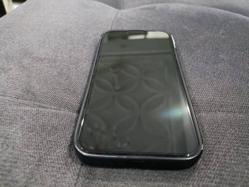 Apple iPhone 13 4
