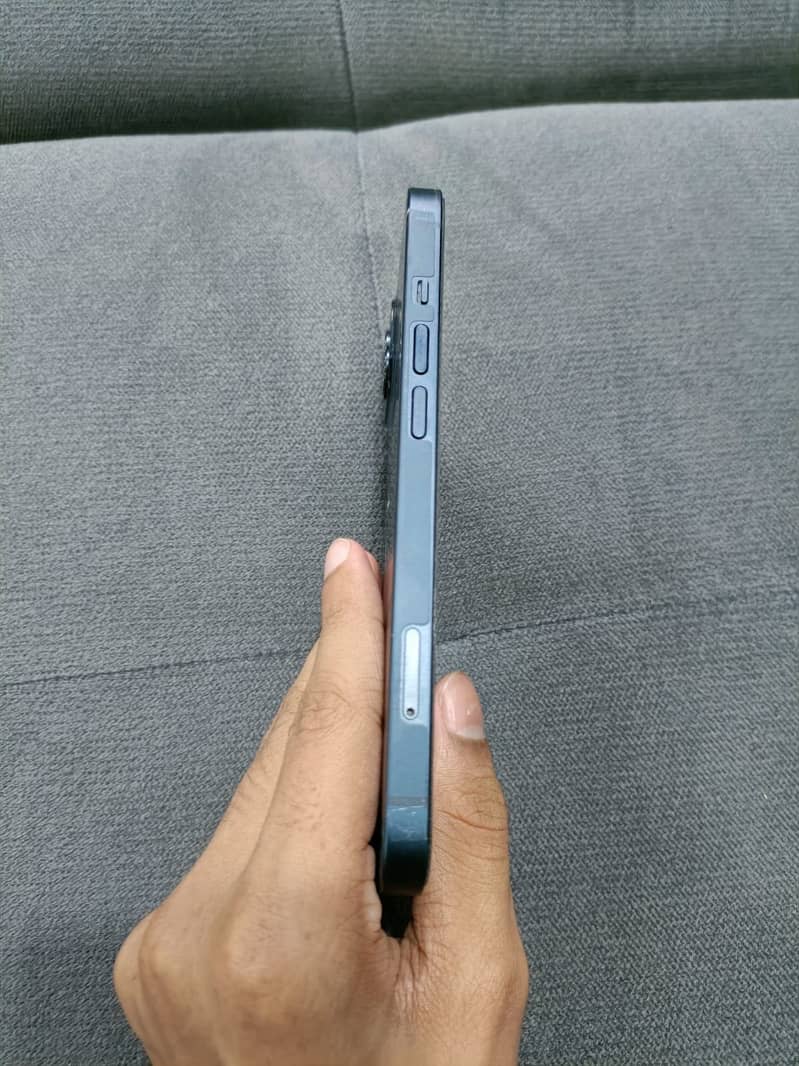 Apple iPhone 13 7
