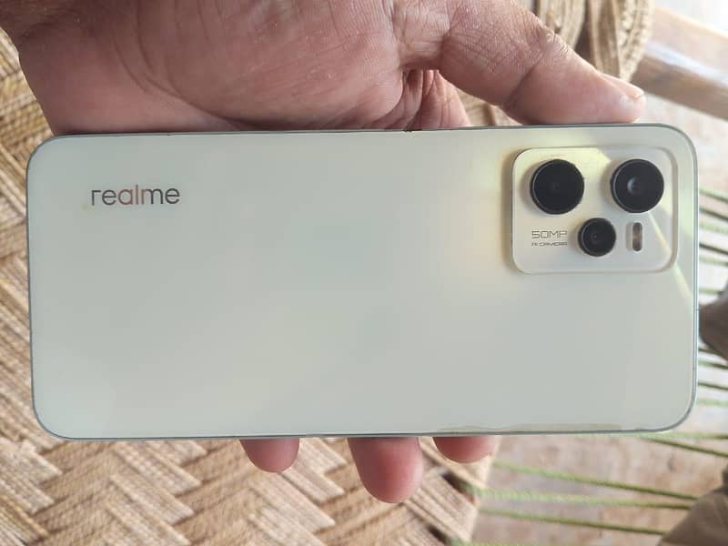Realme C35 4