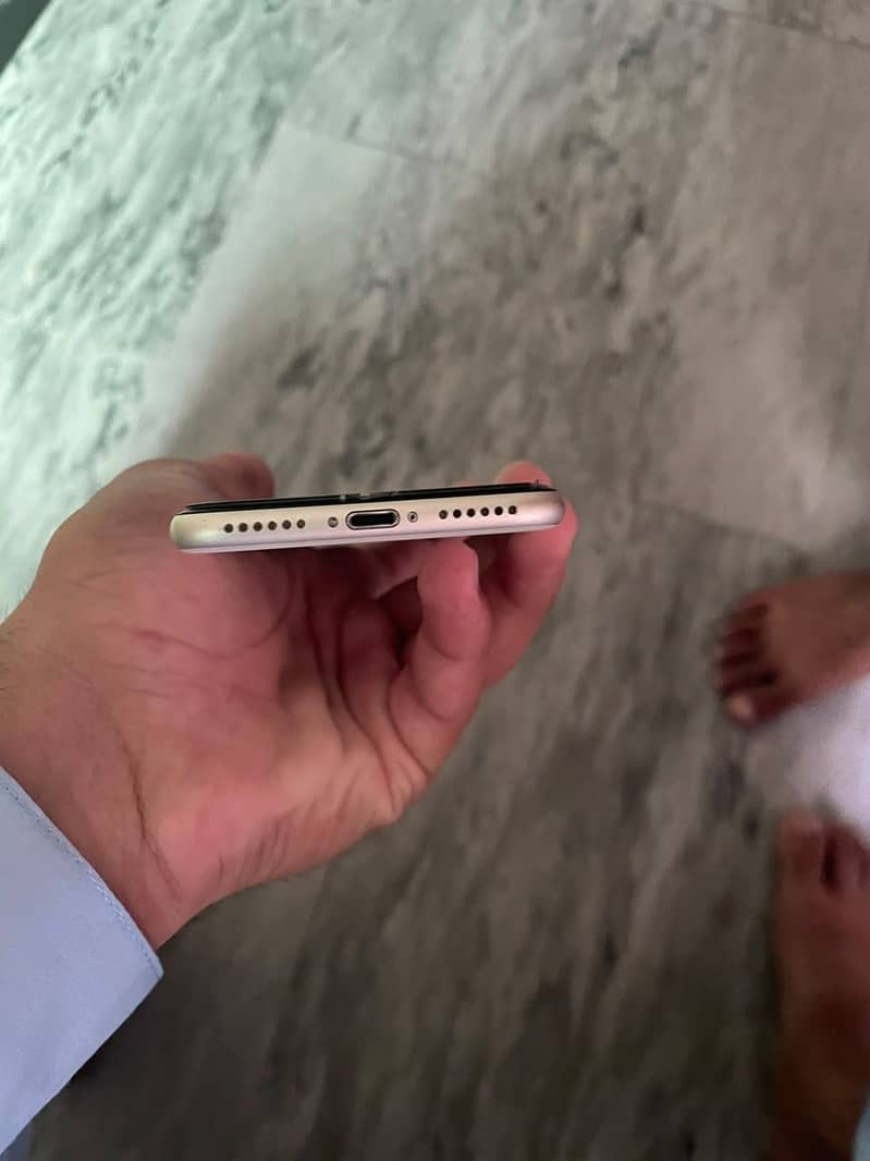 Apple iPhone SE 3rd generation 0