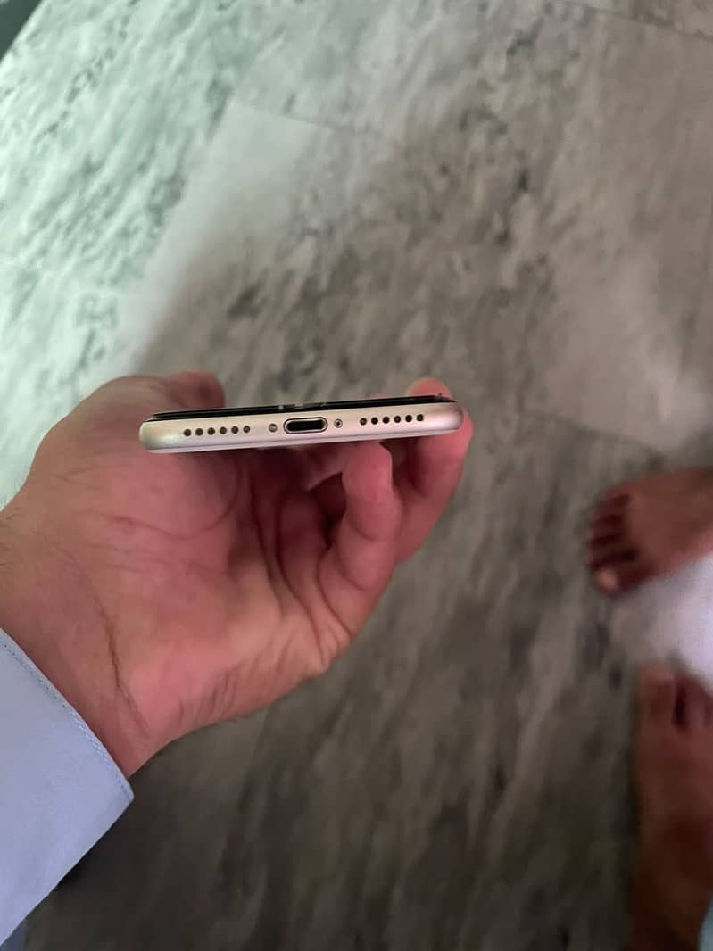 Apple iPhone SE 3rd generation 1