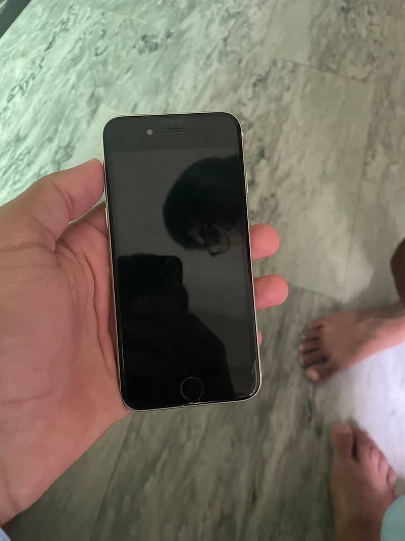 Apple iPhone SE 3rd generation 5