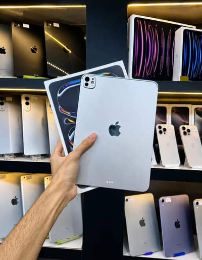 APPLE IPAD PRO M5 SLIGHTLY USED SCRATCHLESS 11 INCH 256GB