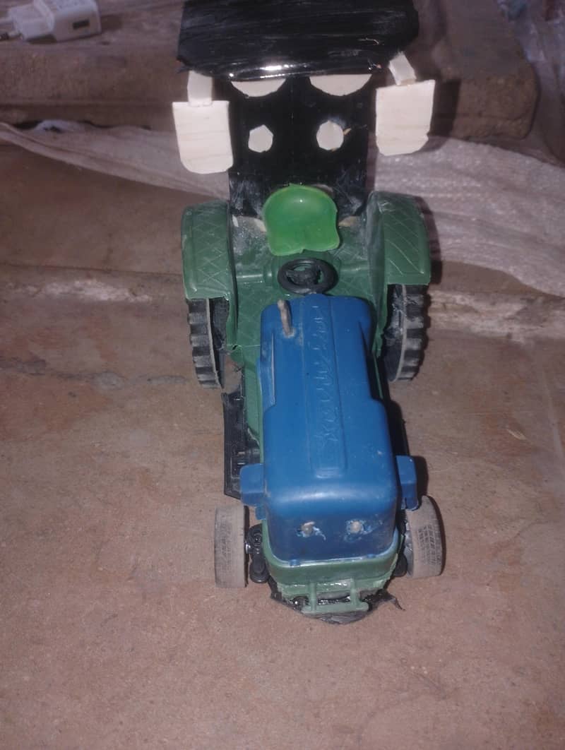 rc trector 0