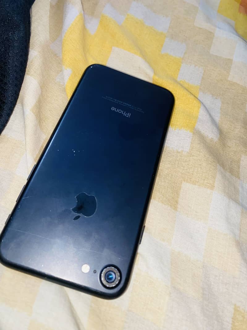 Apple iPhone 7 2