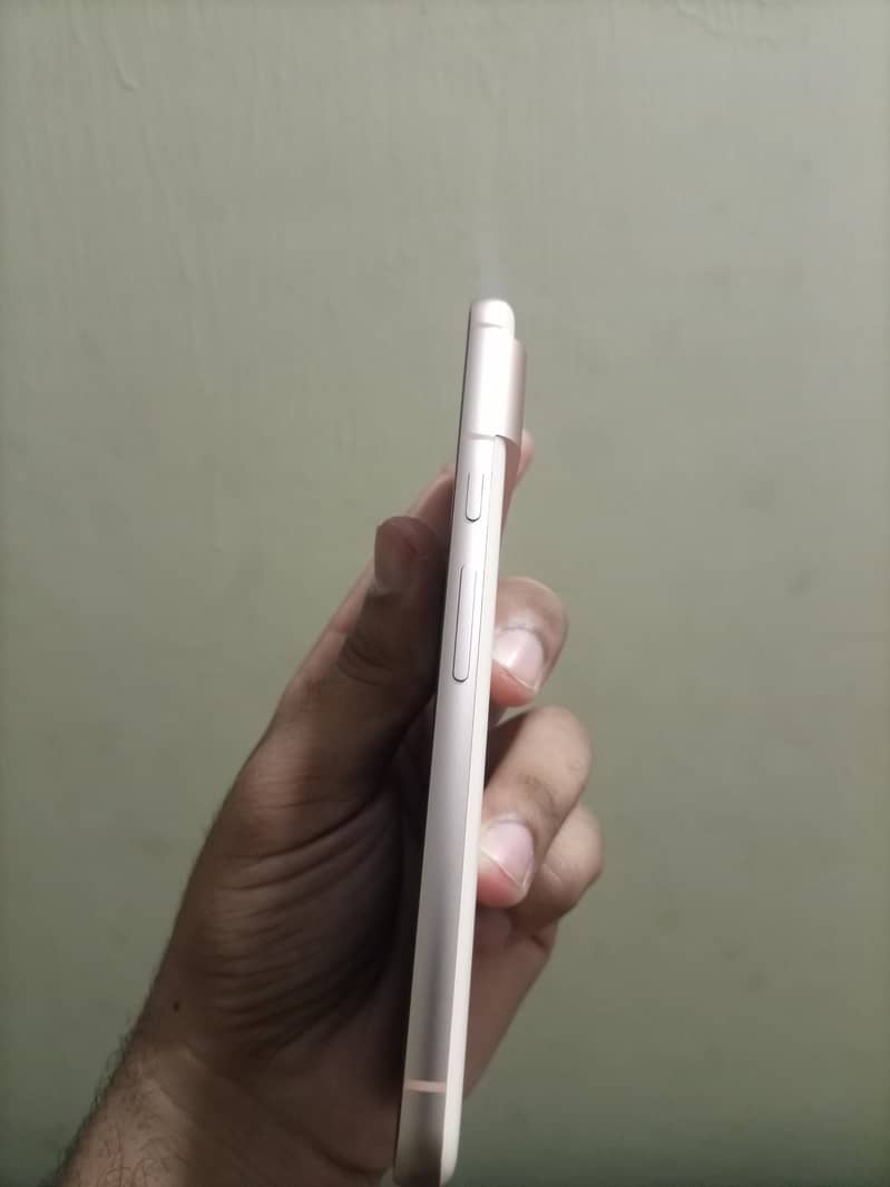 Google Pixel 8 4