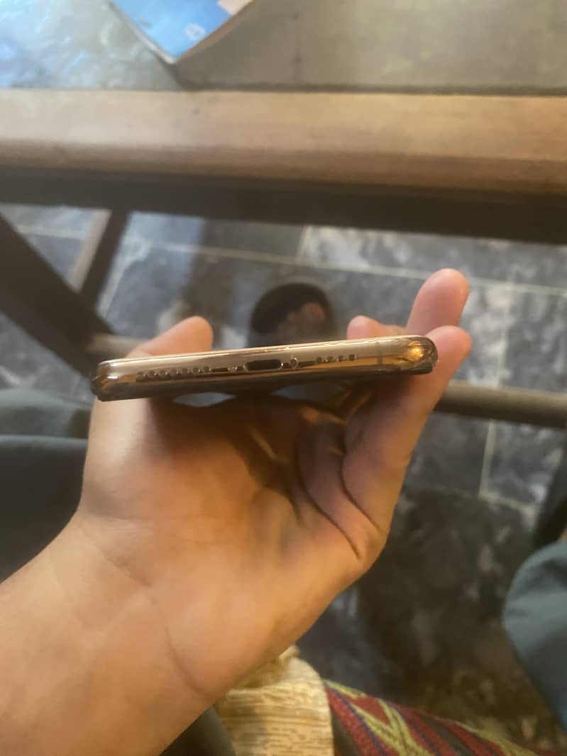 Apple iPhone 11 Pro Max 6