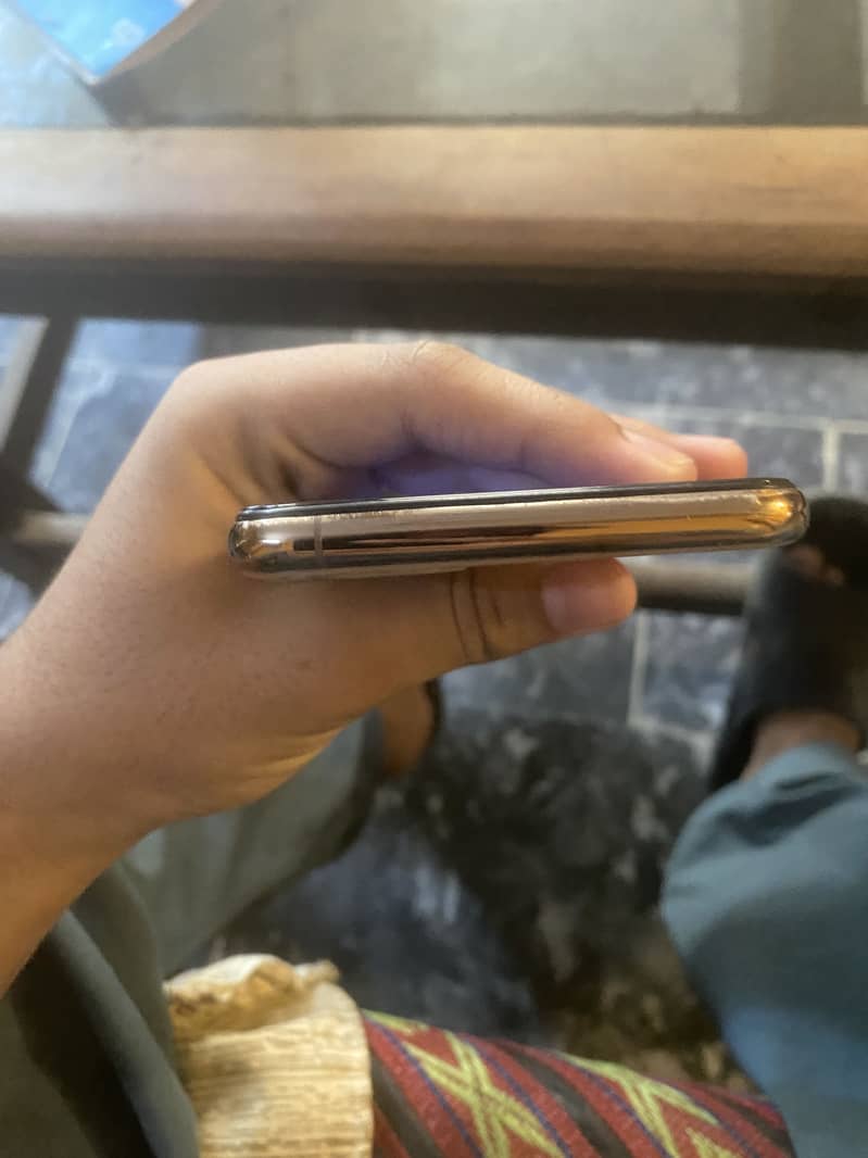 Apple iPhone 11 Pro Max 7
