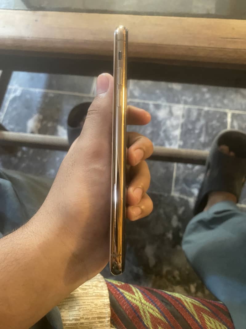 Apple iPhone 11 Pro Max 8