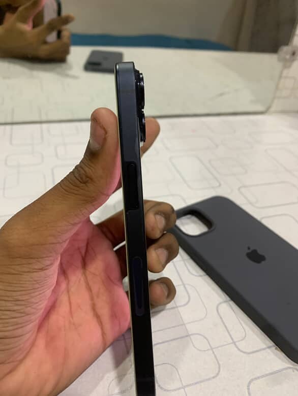 Apple iPhone 14 3