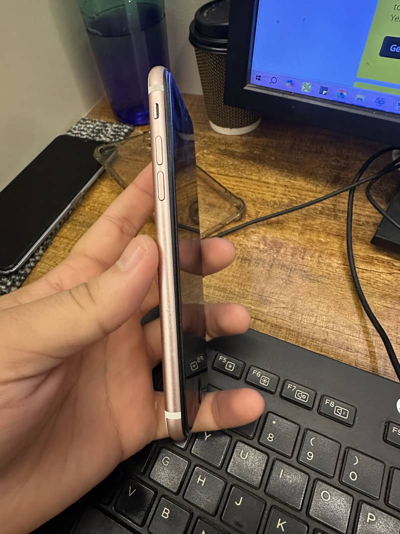 Apple iPhone 7 2