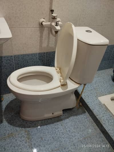 Durr Commode