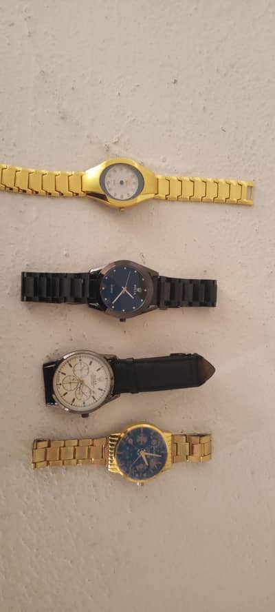4 Watch ⌚ Available low price only RS 4000