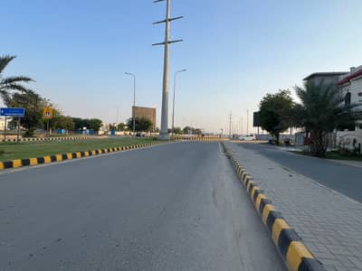 Main Boulevard Ideal Location | Premium Commercial Opportunity