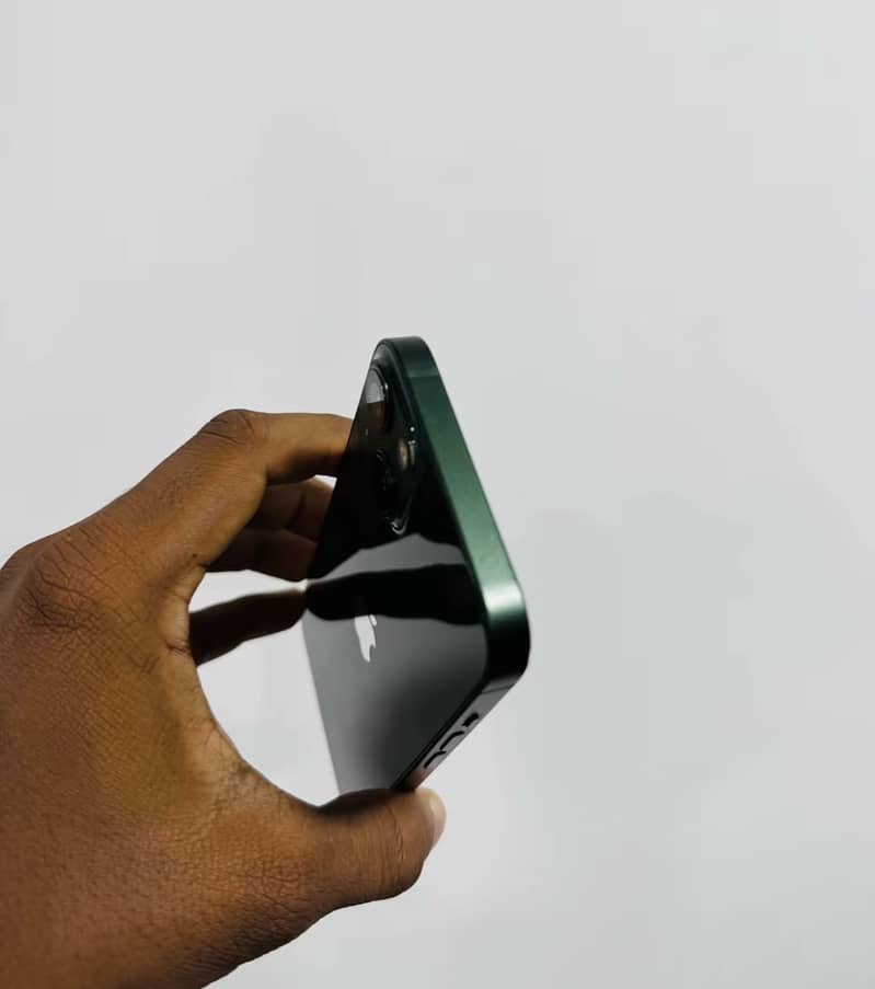 Apple iPhone 13 1