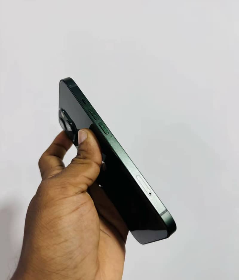 Apple iPhone 13 2