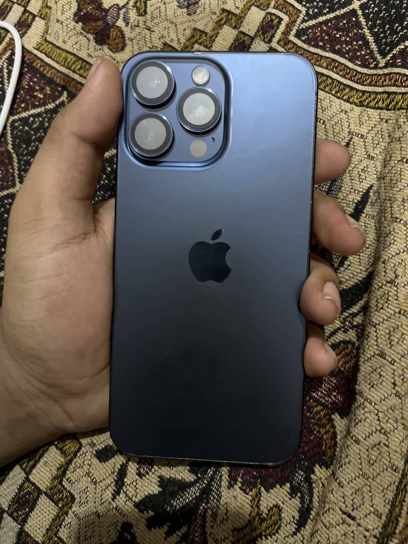 Apple iPhone 15 Pro Max 4