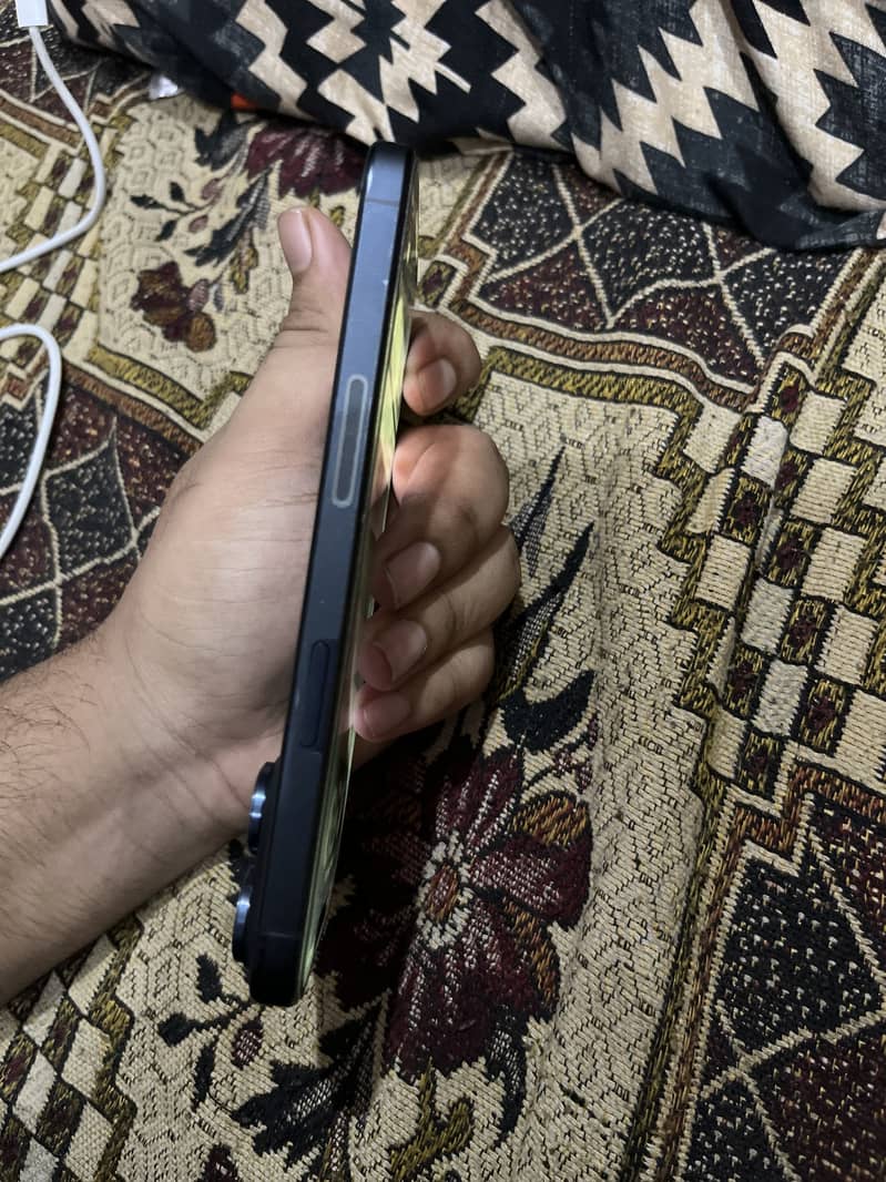 Apple iPhone 15 Pro Max 5