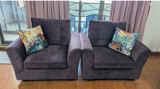 Sofa set, Table & Lamp