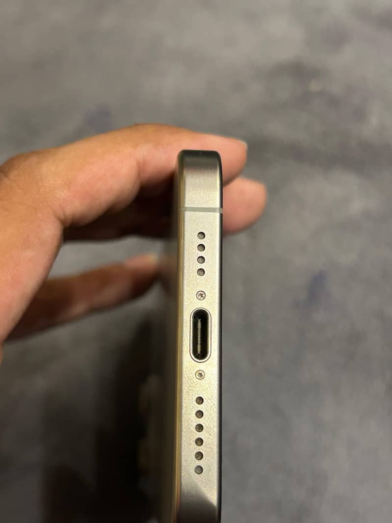 Apple iPhone 15 Pro Max 2