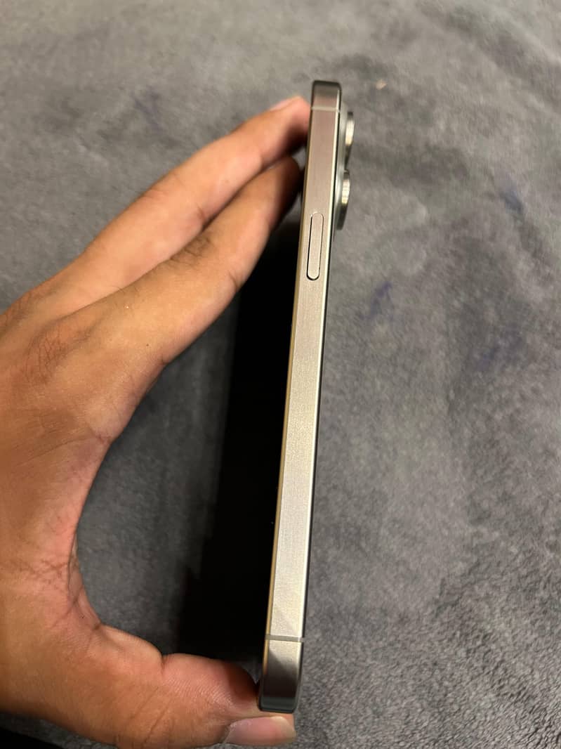 Apple iPhone 15 Pro Max 4