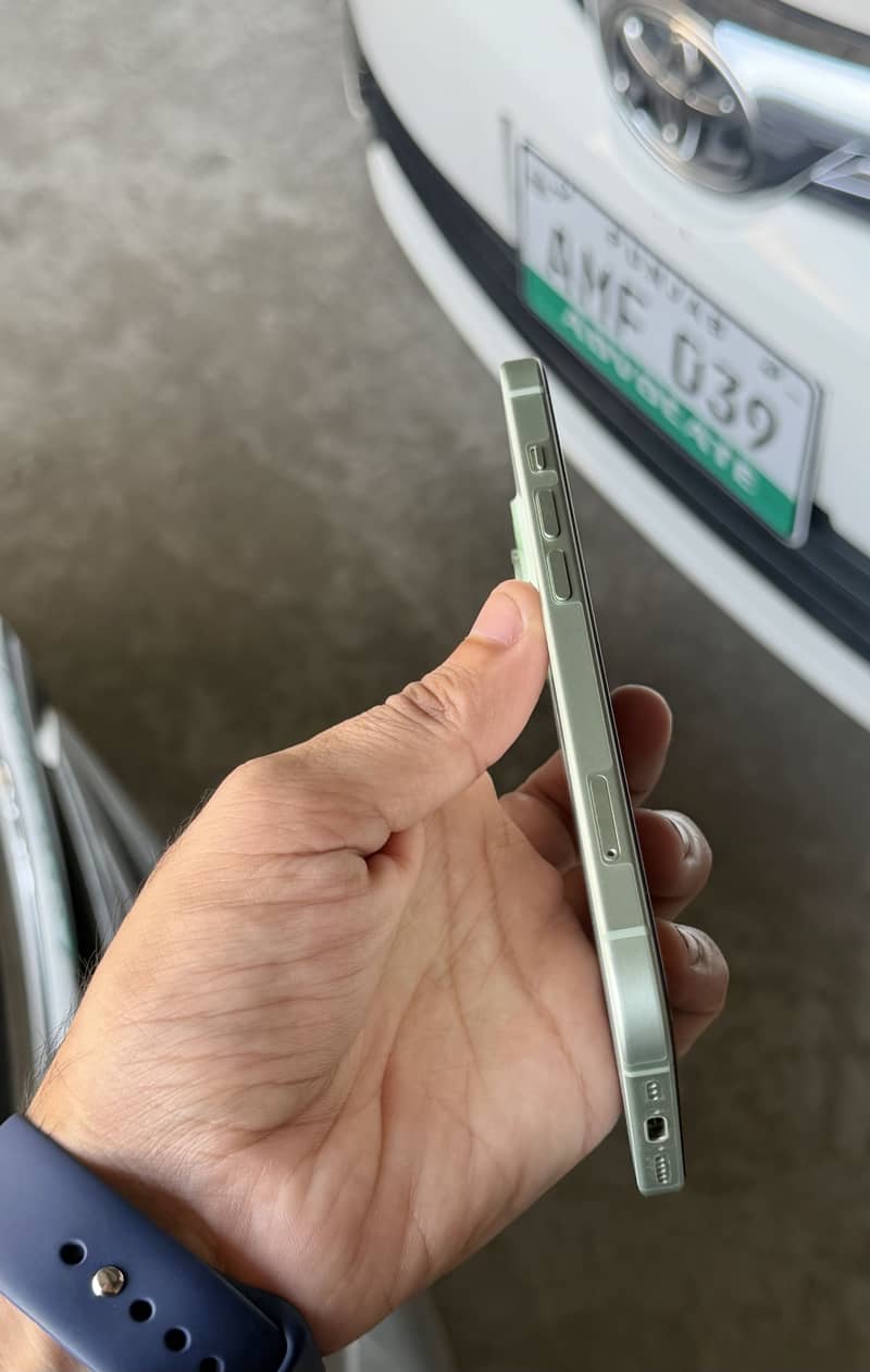 Apple iPhone 15 4