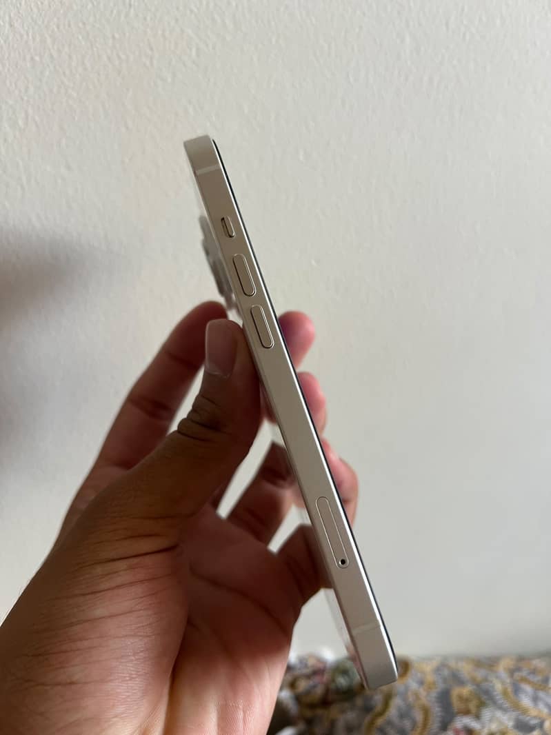 Apple iPhone 13 2