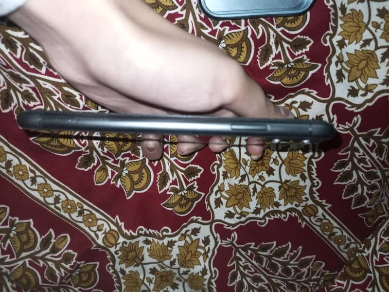 Apple iPhone 11 3