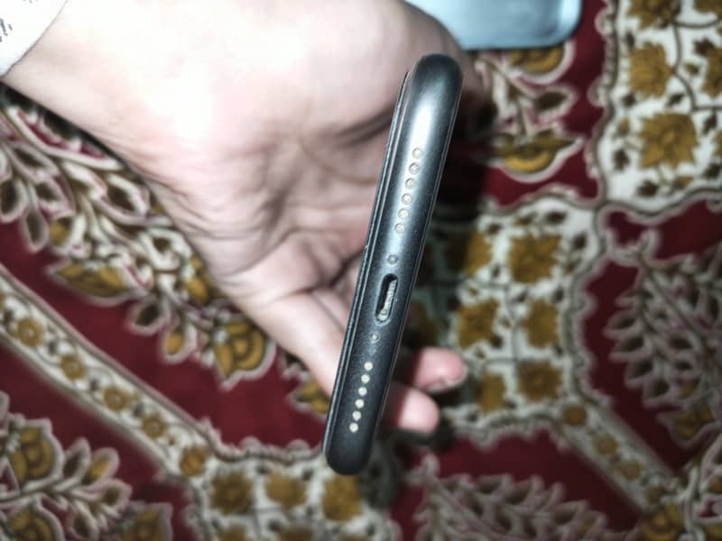 Apple iPhone 11 4