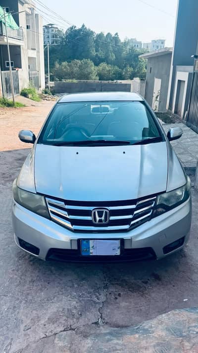 Honda (city) grey car 5 seeter