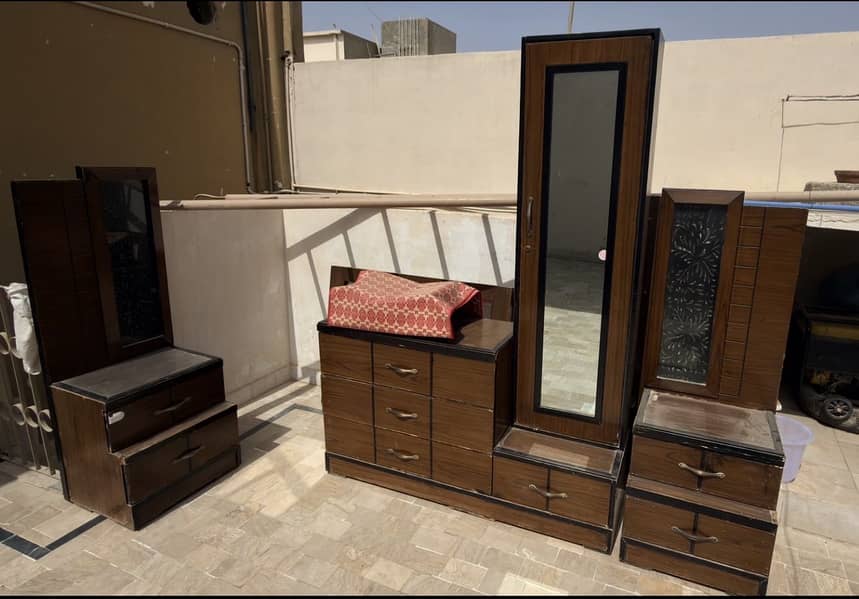 Dressing with side table 1