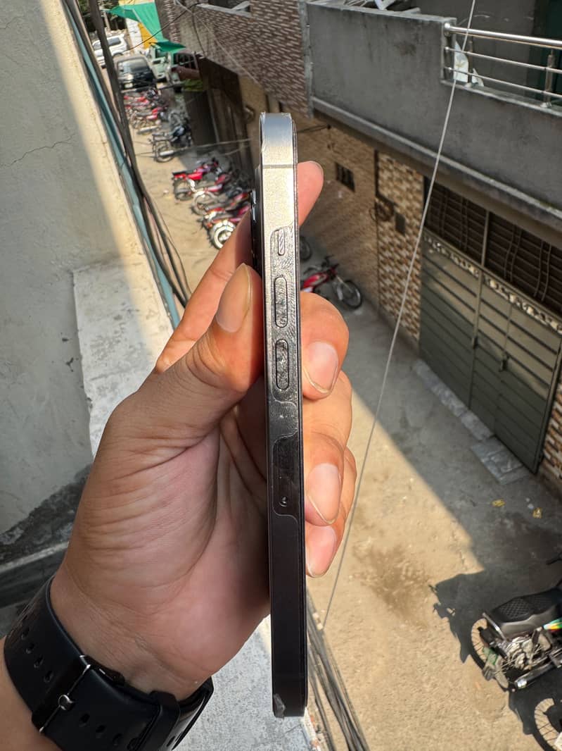 iPhone 13 Pro 1