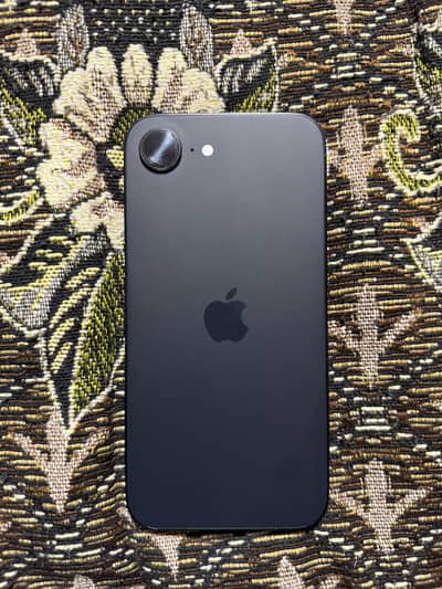 Apple iPhone 16e jv