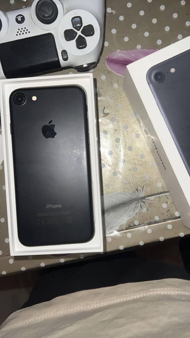 Apple iPhone 7 2