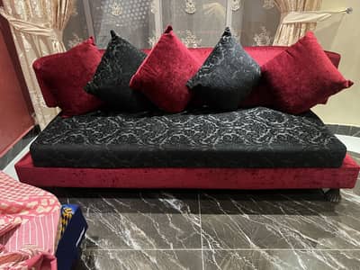 Sofa set just like new with moltifoam seats
