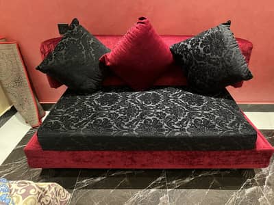 Sofa set just like new with moltifoam seats